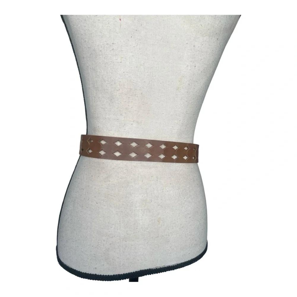 Vintage Brown Leather Belt with Textured Design and Metallic Buckle